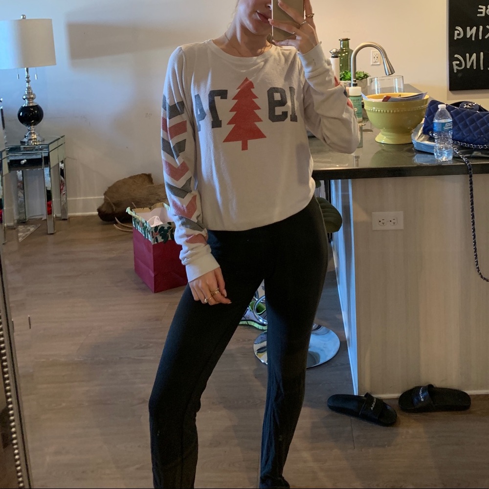 WILDFOX SWEATER SIZE SMALL